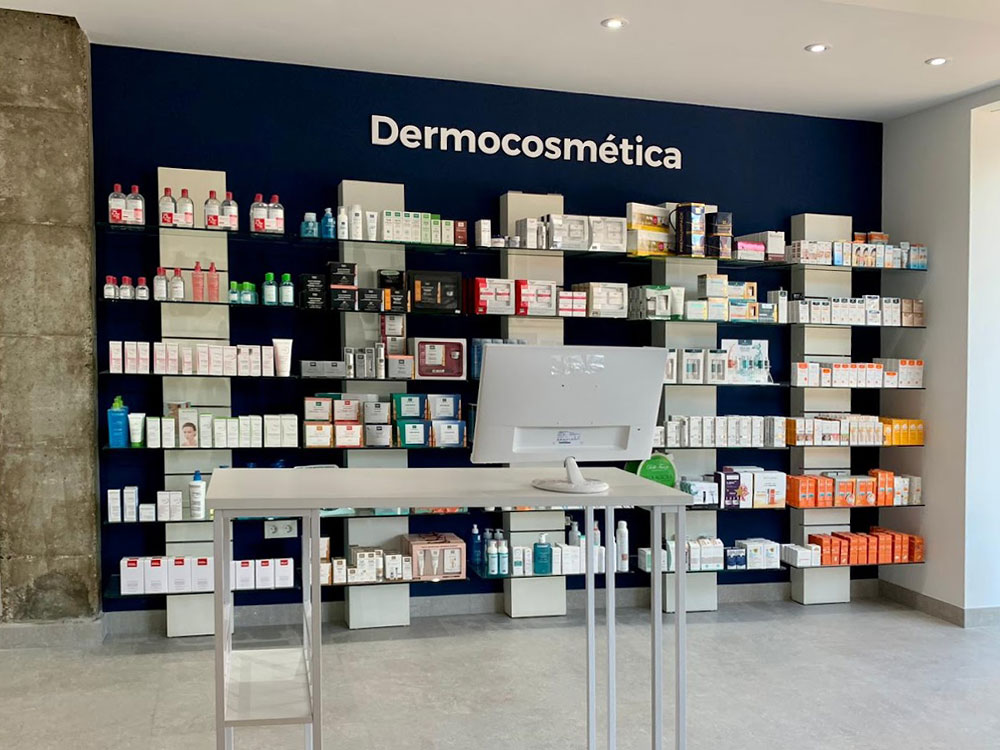 INTERIOR DE LA FARMACIA